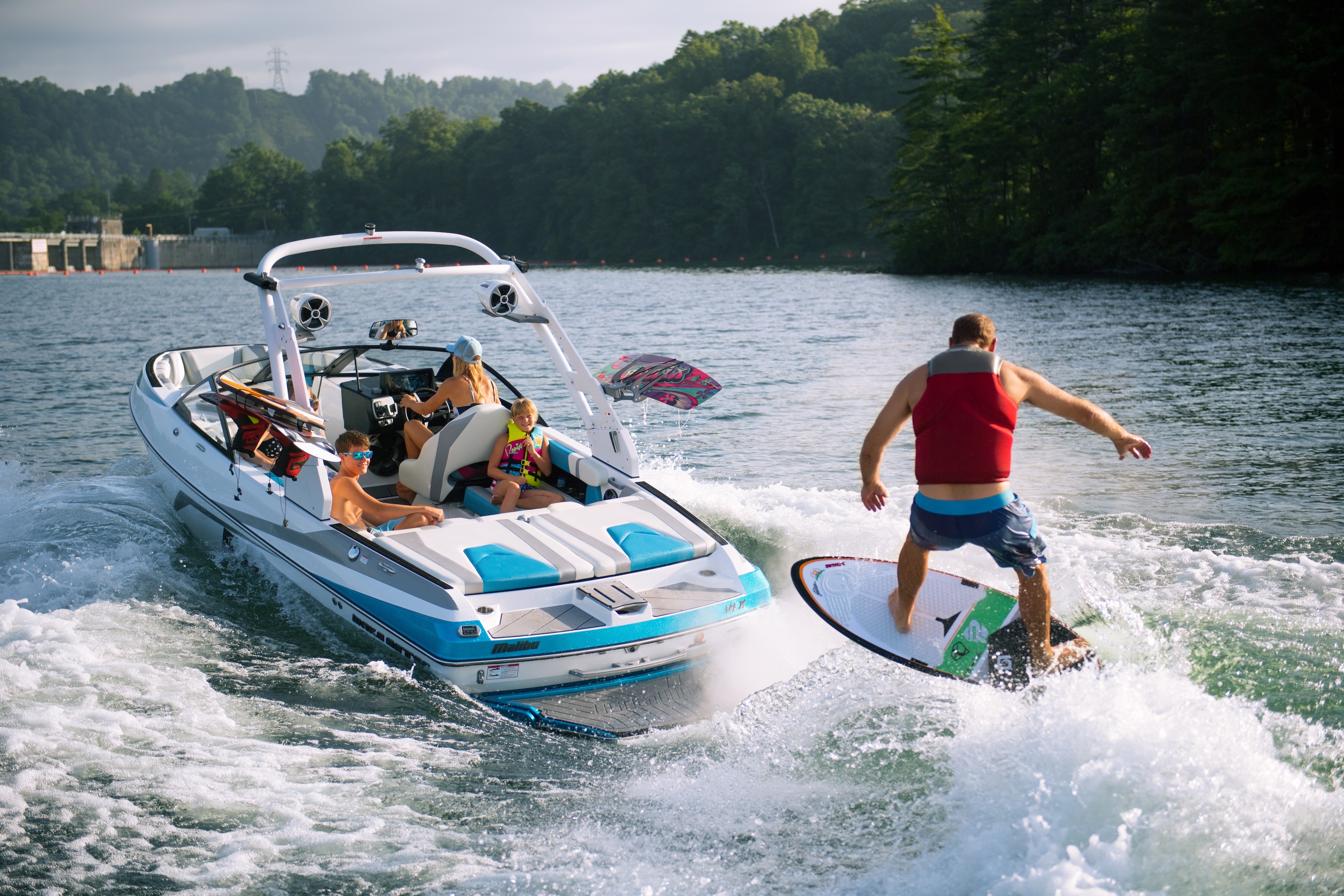 Mastercraft XT21 vs le Malibu 21VLX.jpg