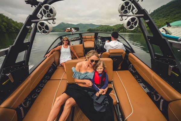 Malibu boats 22 LSV 2019.jpg